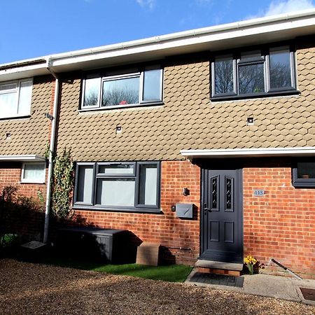 Crown Meadow - 4 Bedroom House - Heathrow - Excellentstays Colnbrook Exterior photo