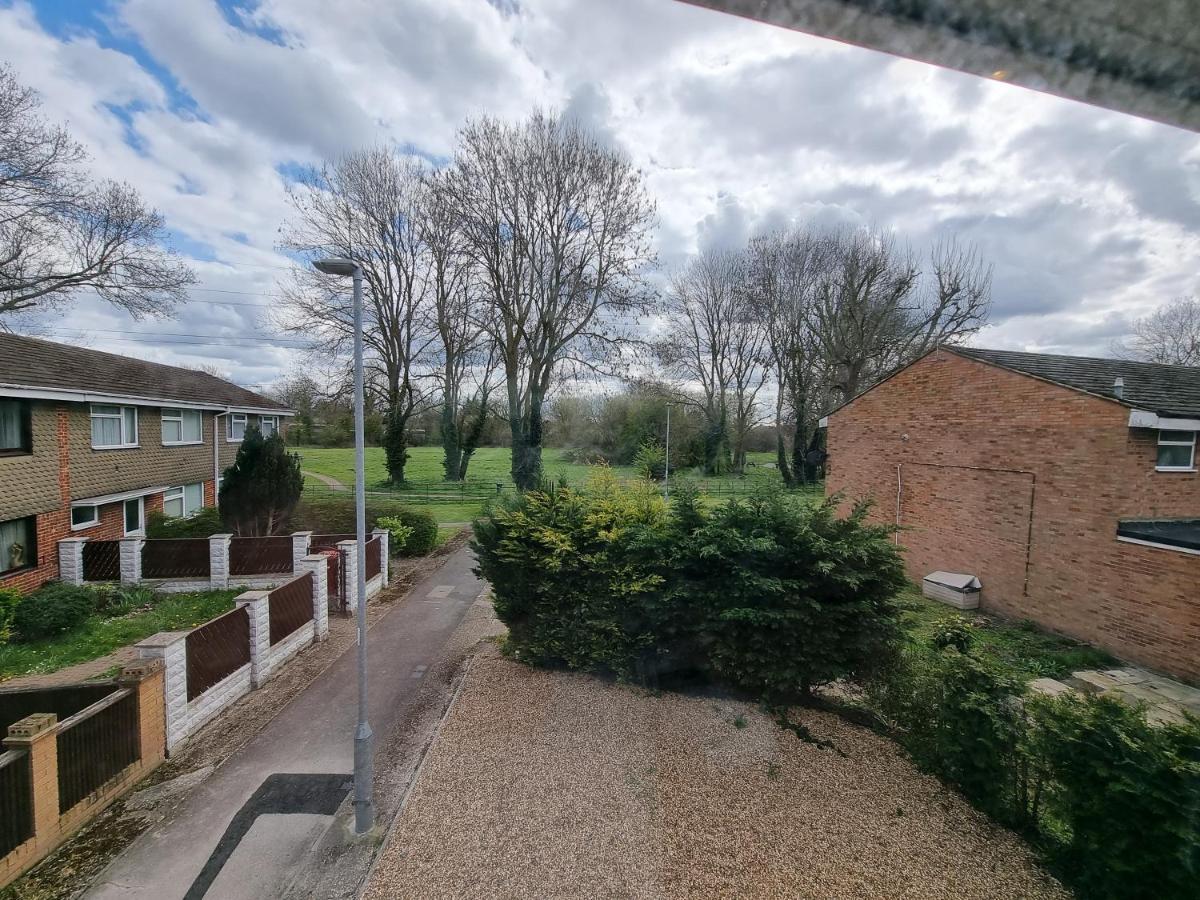 Crown Meadow - 4 Bedroom House - Heathrow - Excellentstays Colnbrook Exterior photo