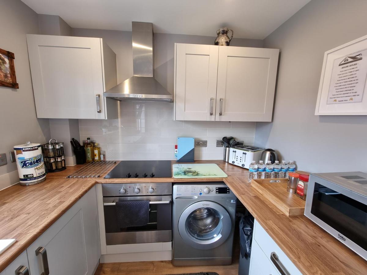 Crown Meadow - 4 Bedroom House - Heathrow - Excellentstays Colnbrook Exterior photo